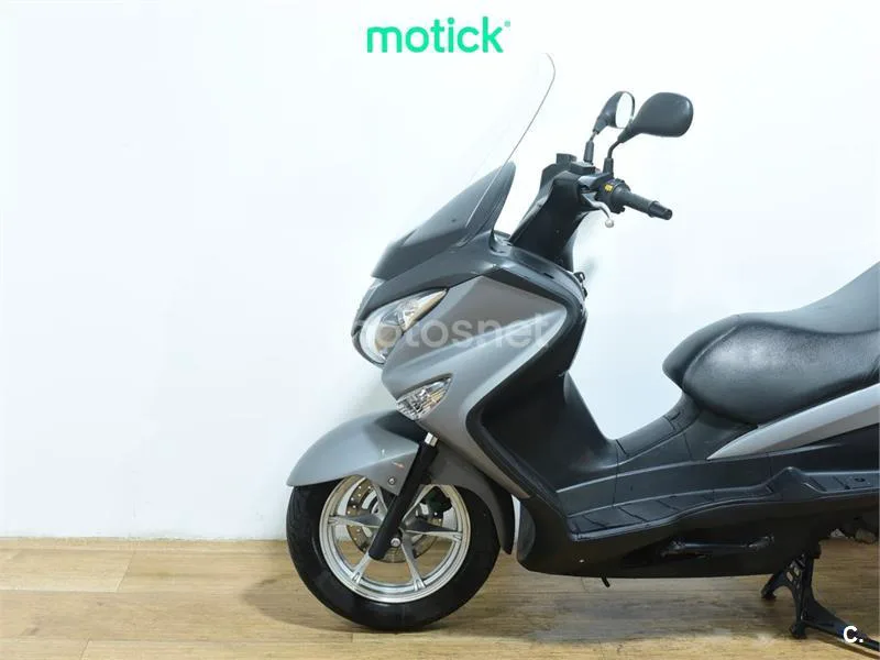 Suzuki Burgman 200 - Vista 8