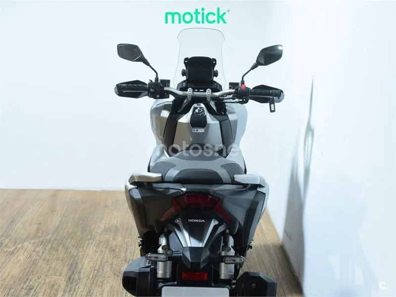 Honda ADV350 - Vista 6