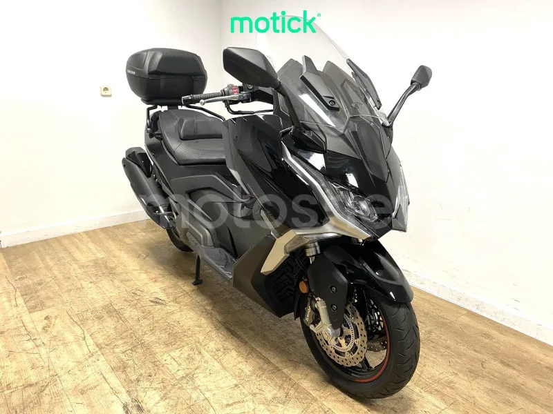 Kymco AK 550 - Vista 6