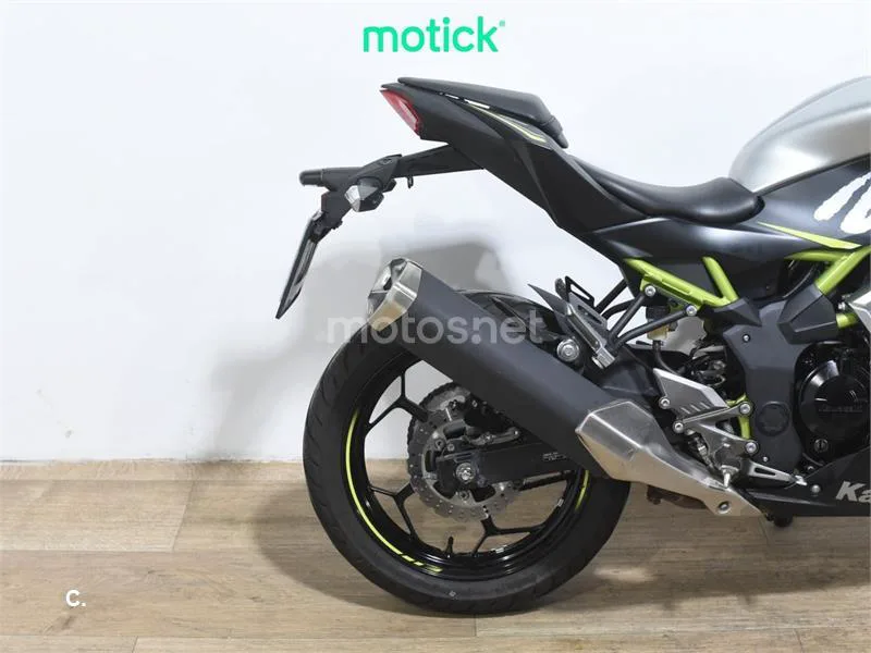 Kawasaki Ninja 125 - Vista 3