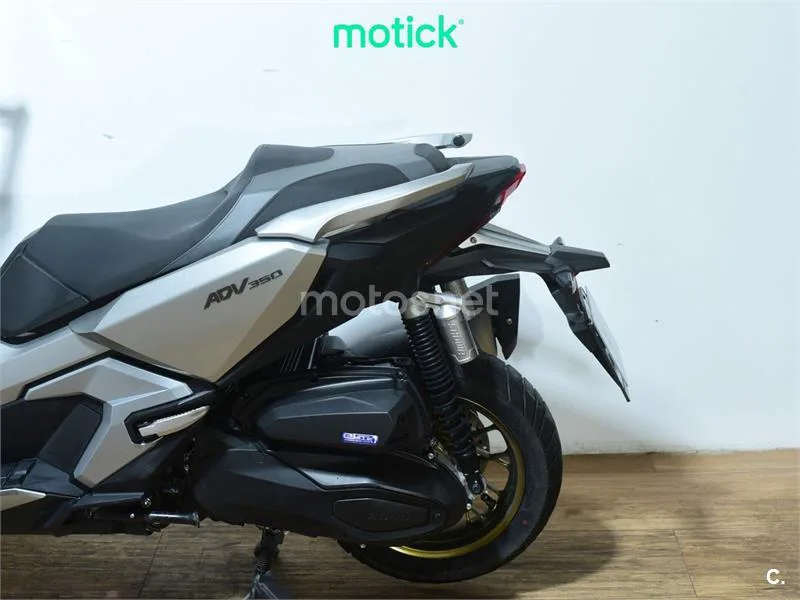 Honda ADV350 - Vista 9