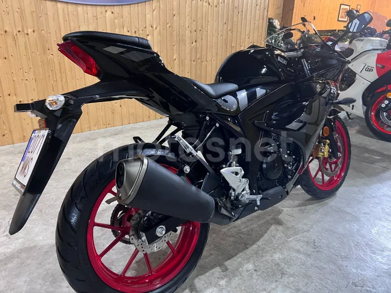 Suzuki GSX-R125 - Vista 3