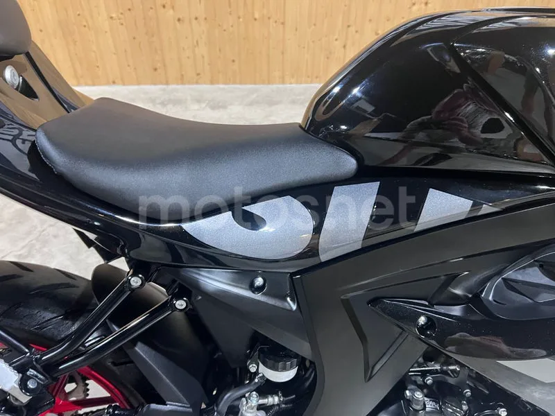Suzuki GSX-R125 - Vista 25