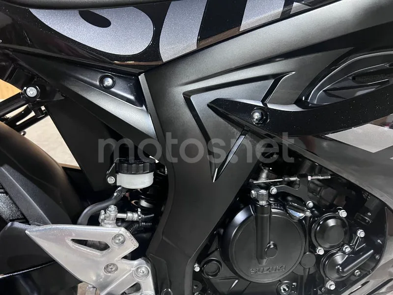 Suzuki GSX-R125 - Vista 26
