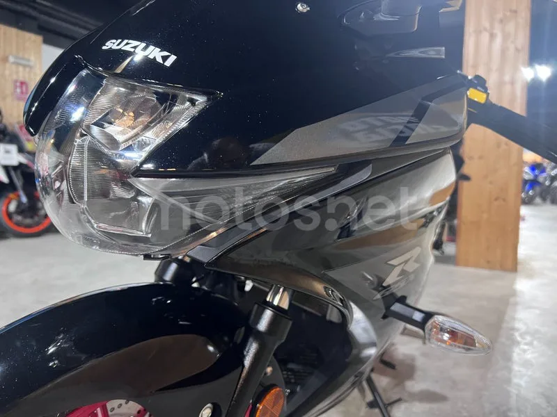 Suzuki GSX-R125 - Vista 38