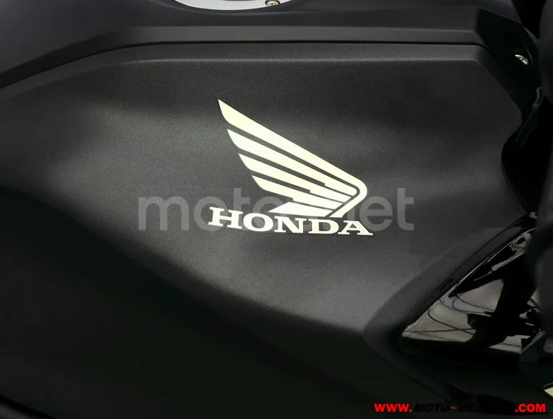 Honda CB125R - Vista 9
