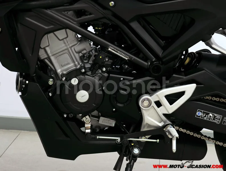 Honda CB125R - Vista 10