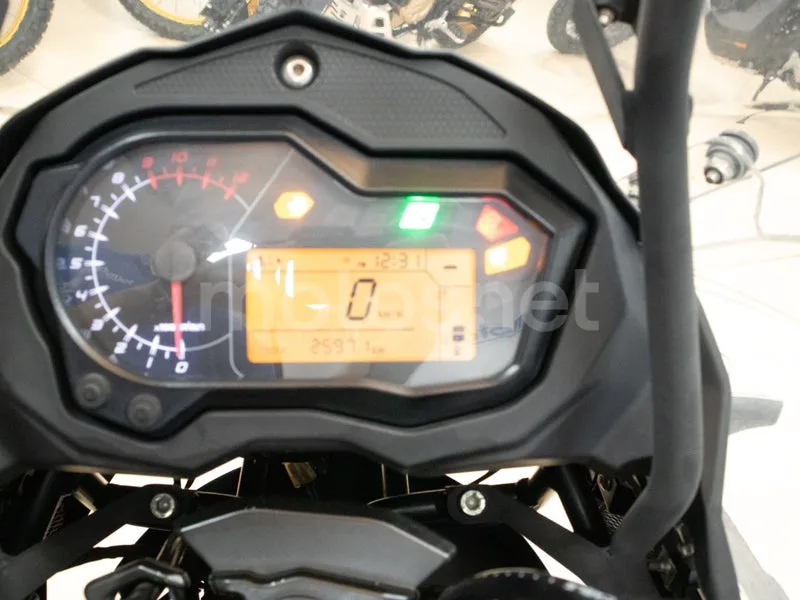 Benelli TRK 502 - Vista 8