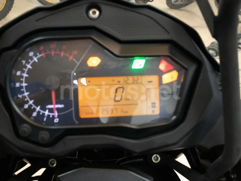 Benelli TRK 502 - Vista 9