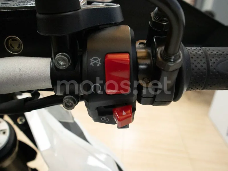 Benelli TRK 502 - Vista 10