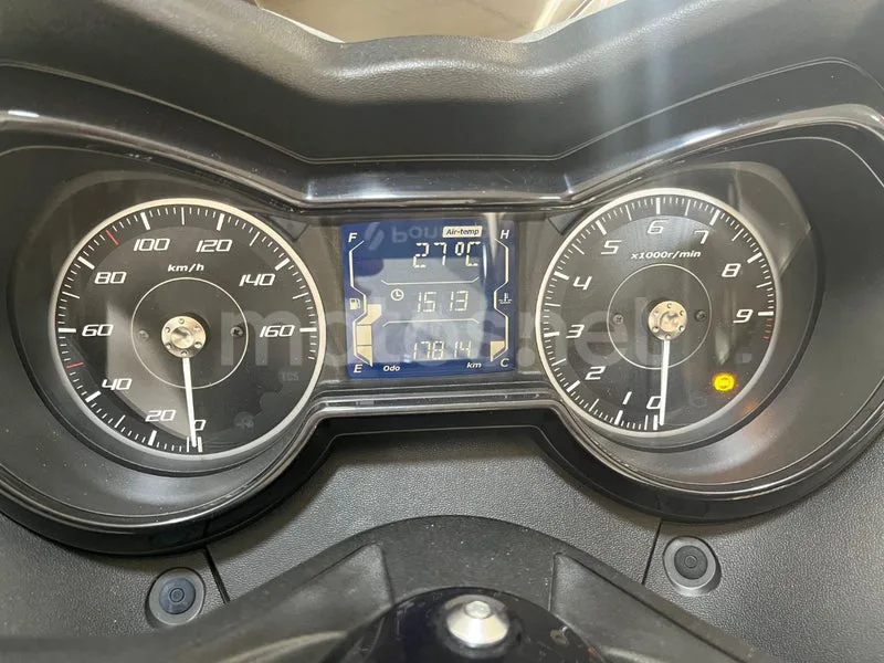 Yamaha XMAX 300 - Vista 6