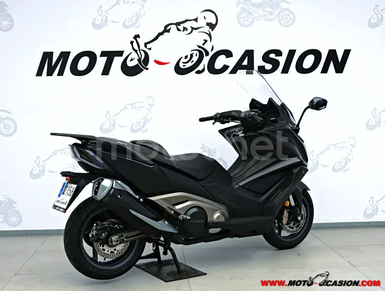 Kymco AK 550 - Vista 3
