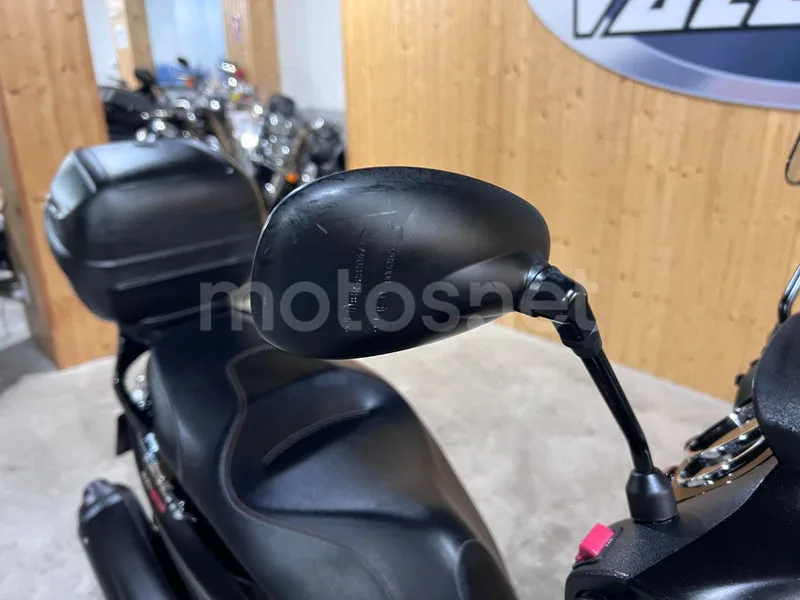 Piaggio Beverly 300 - Vista 11