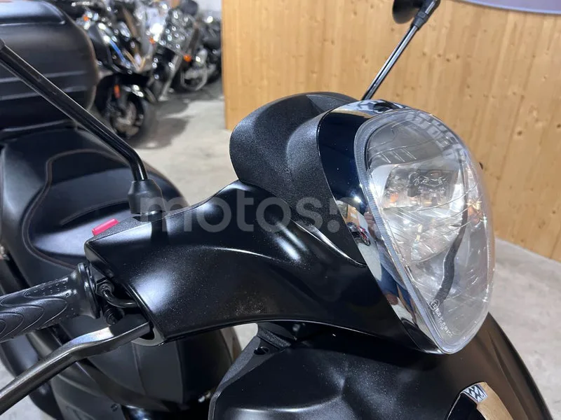 Piaggio Beverly 300 - Vista 13
