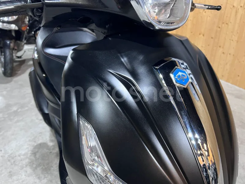 Piaggio Beverly 300 - Vista 15