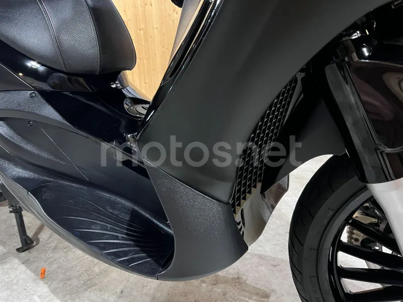Piaggio Beverly 300 - Vista 20