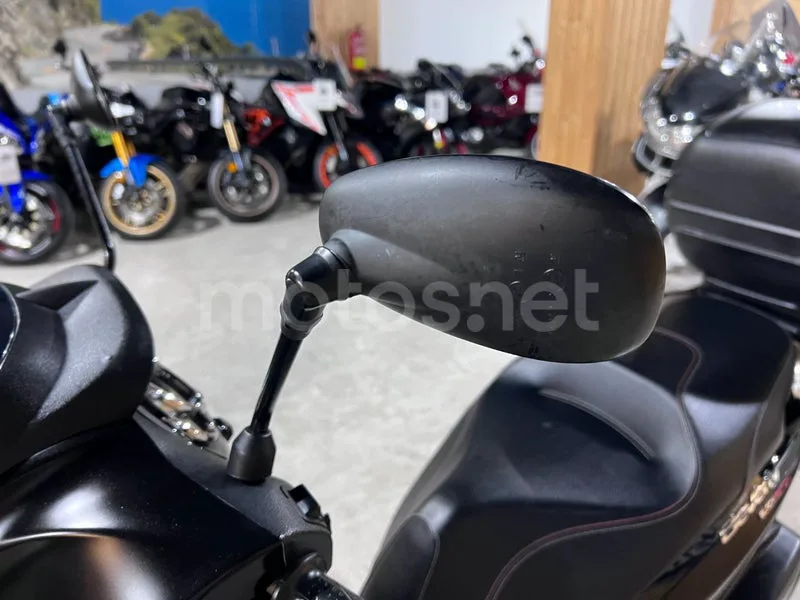 Piaggio Beverly 300 - Vista 38
