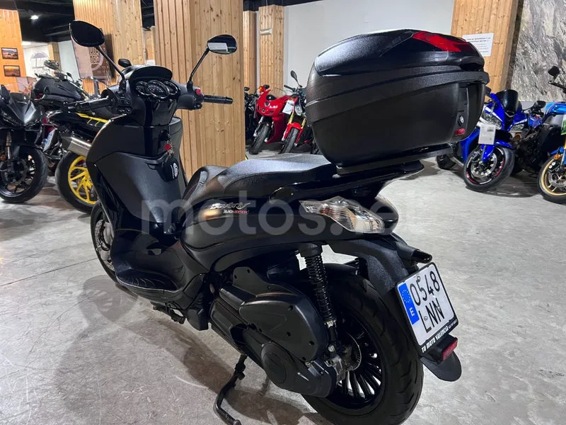 Piaggio Beverly 300 - Vista 6