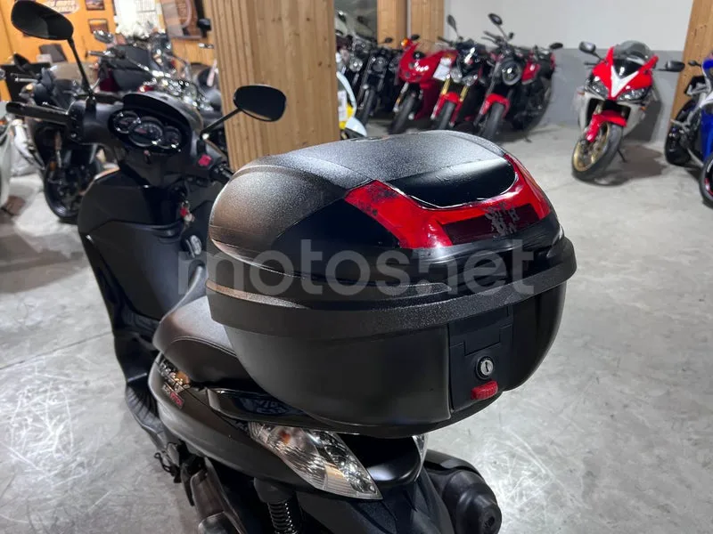 Piaggio Beverly 300 - Vista 60
