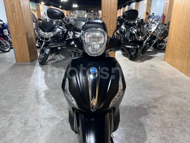Piaggio Beverly 300 - Vista 9