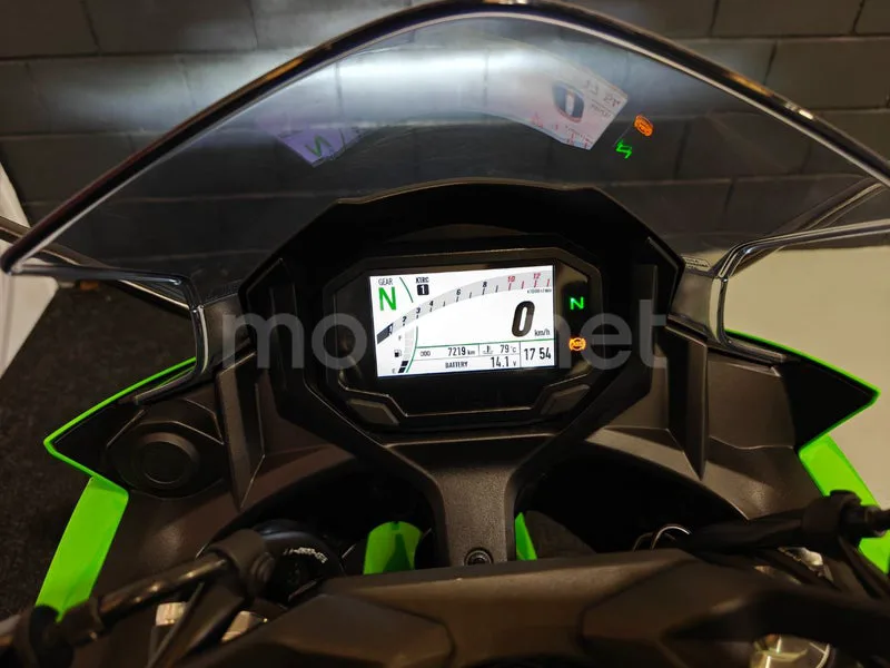 Kawasaki Ninja 650 - Vista 8