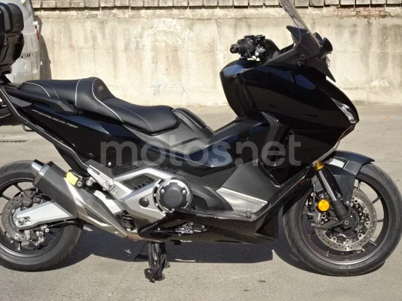 Honda X-ADV - Vista 11