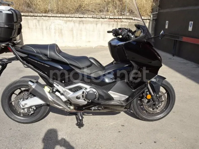 Honda X-ADV - Vista 5