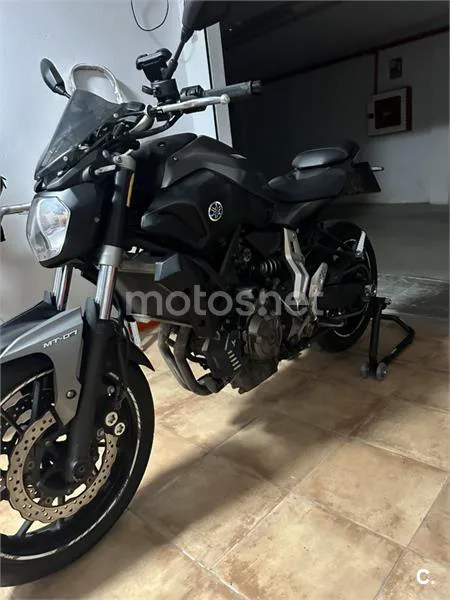 Yamaha MT-07 - Vista 6
