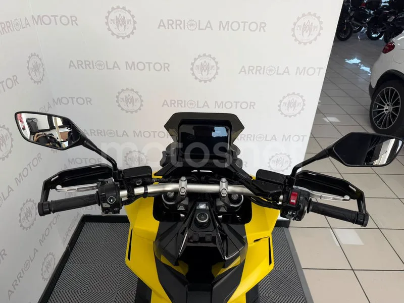 Honda X-ADV - Vista 11