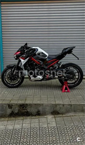 Kawasaki Z900 - Vista 4