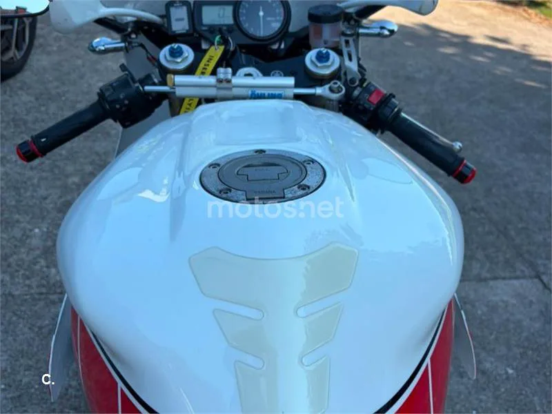 Yamaha YZF-R1 - Vista 11