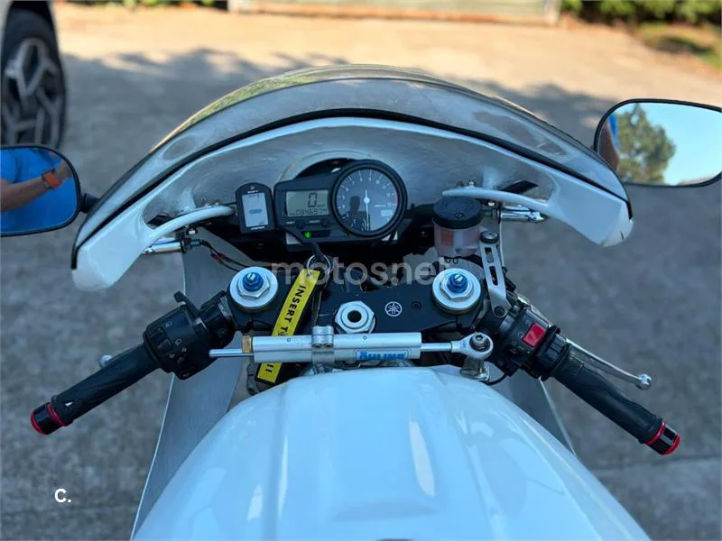 Yamaha YZF-R1 - Vista 10