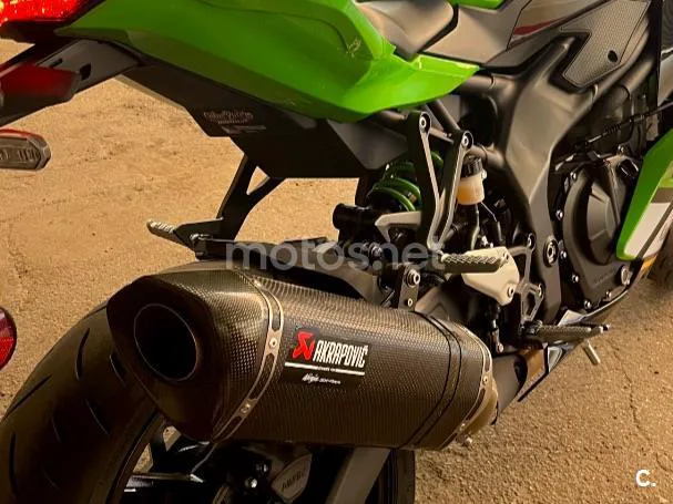 Kawasaki Ninja ZX-4RR - Vista 8
