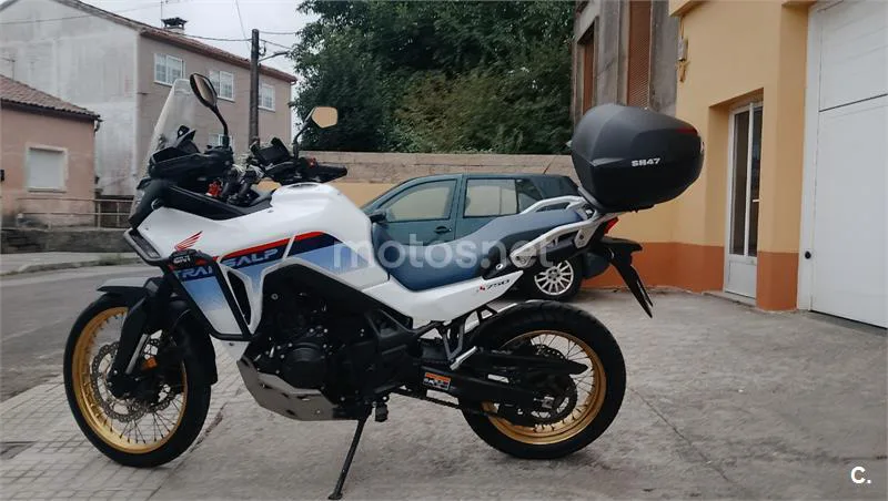 Honda XL750 Transalp - Vista 5