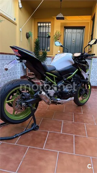 Kawasaki Z900 - Vista 3