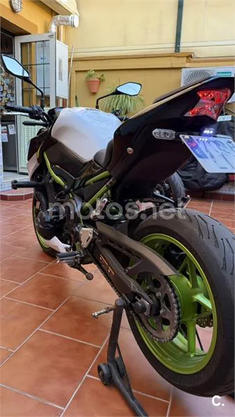 Kawasaki Z900 - Vista 6