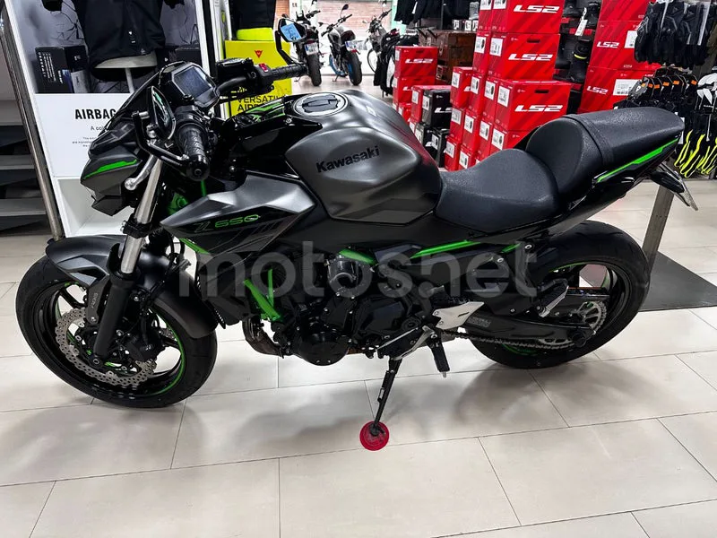 Kawasaki Z650 - Vista 3