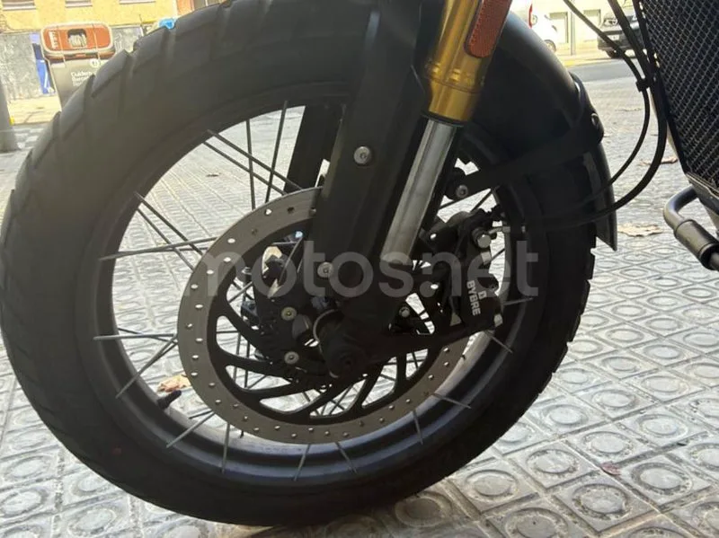 Triumph Scrambler 400 XC - Vista 5