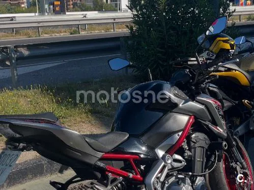 Kawasaki Z900 - Vista 4