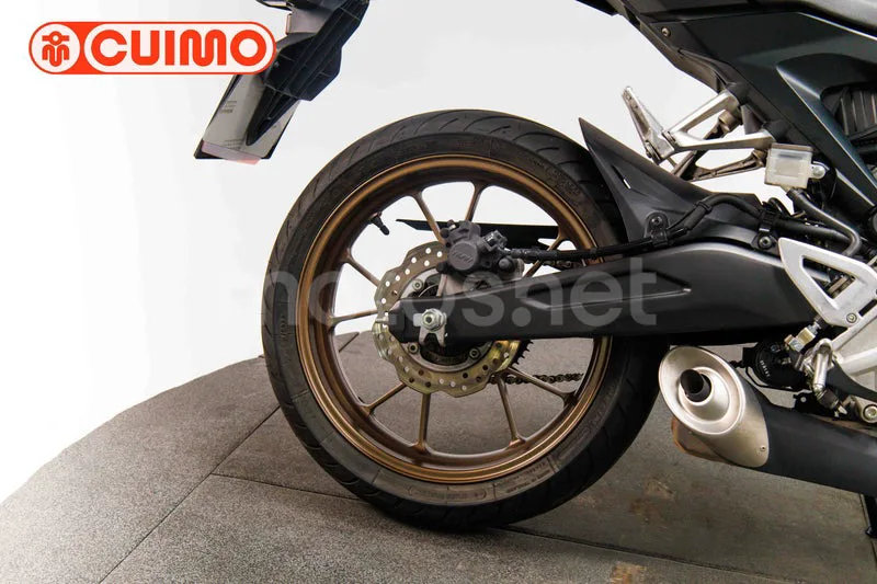 Honda CB125R - Vista 16