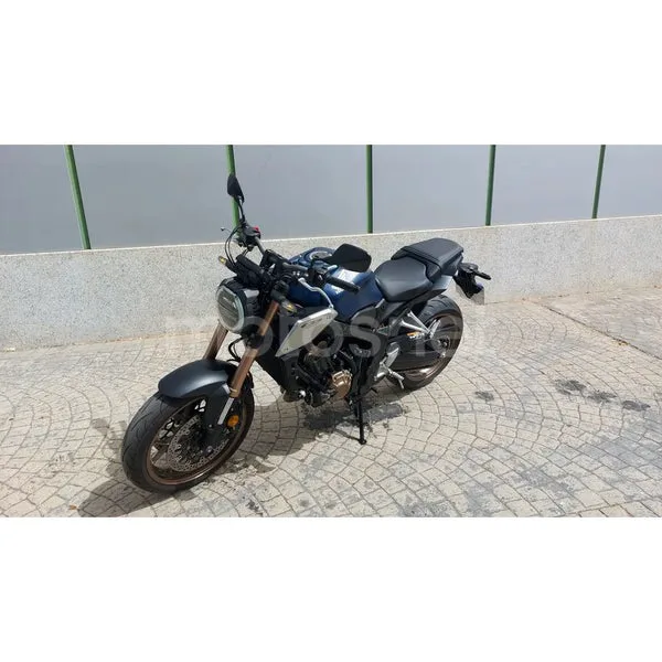 Honda CB650R - Vista 3
