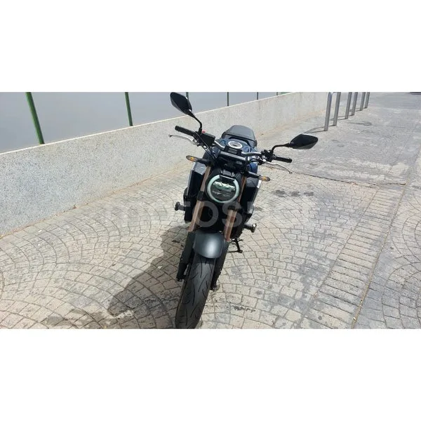 Honda CB650R - Vista 4