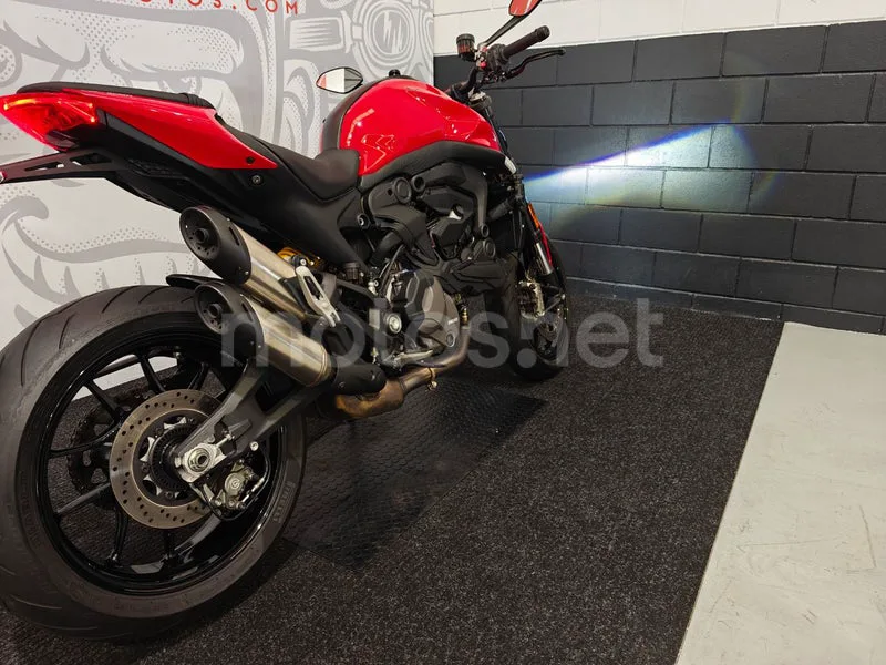 Ducati Monster - Vista 3