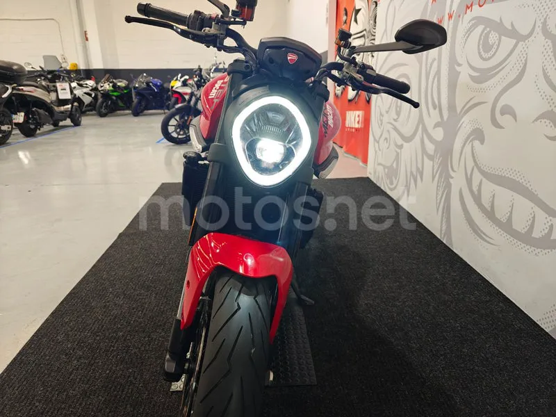 Ducati Monster - Vista 4