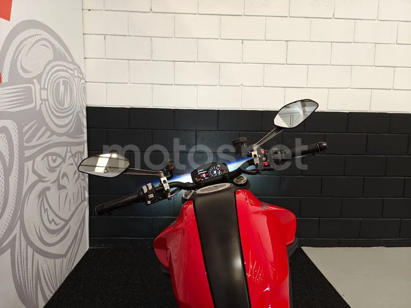 Ducati Monster - Vista 7