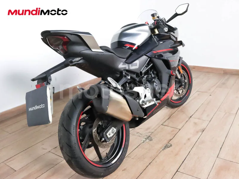 CFMOTO 250NK - Vista 3