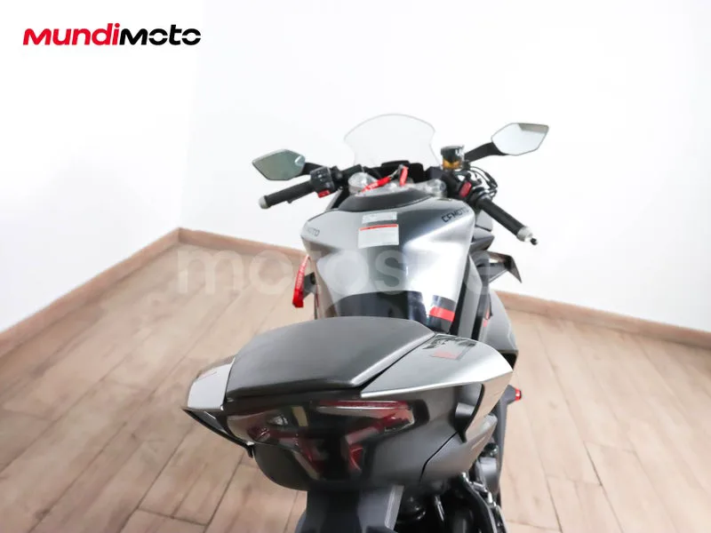 CFMOTO 250NK - Vista 4
