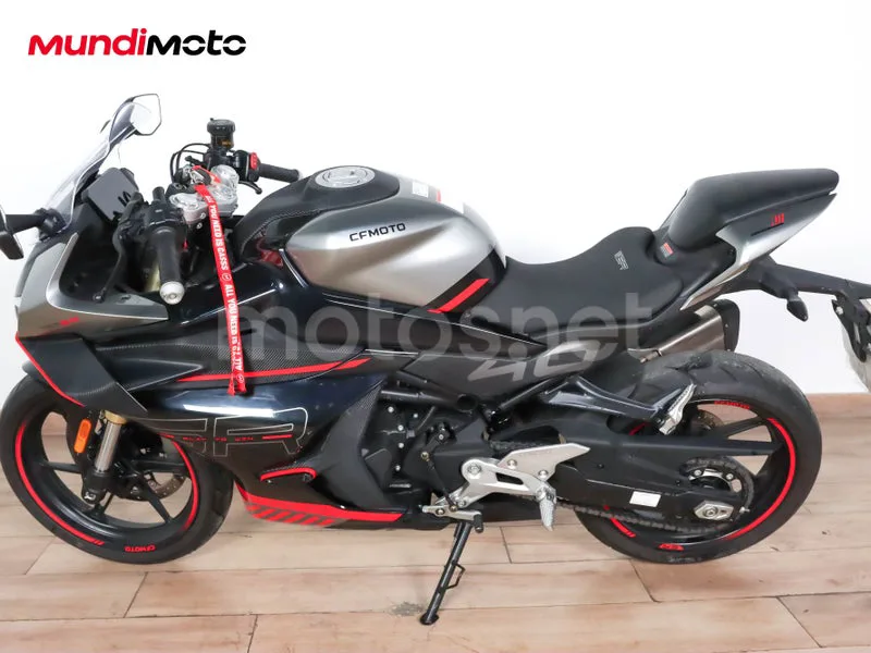 CFMOTO 250NK - Vista 6
