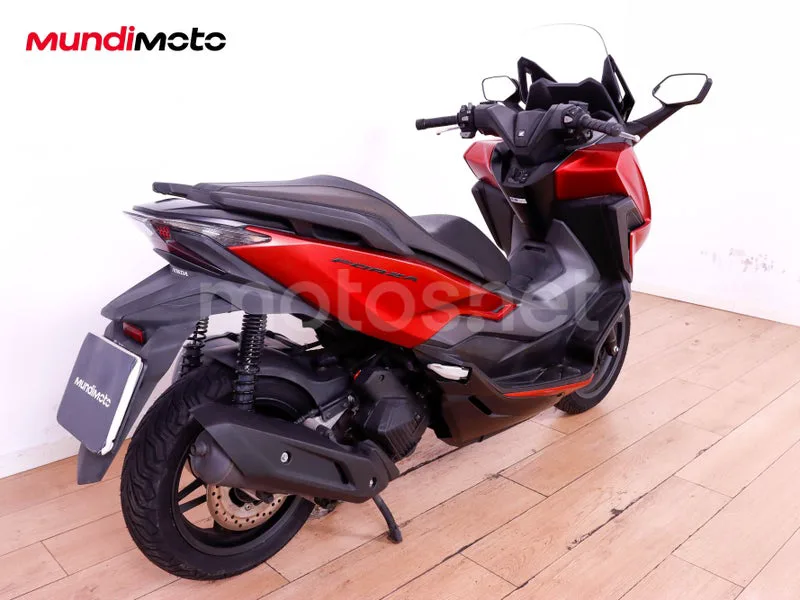 Honda Forza 125 - Vista 3