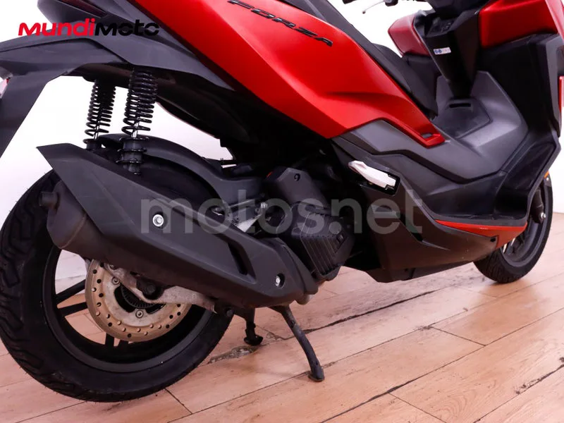 Honda Forza 125 - Vista 4